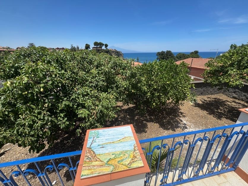 Etna Lemon Sea Gallery 27